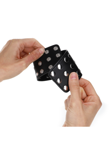 KINK - WRIST RESTRAINTS WITH SNAP FASTEN FULL OF RIVETS BLACK ADJUSTABLE 19-24 CM X 5.5 CM