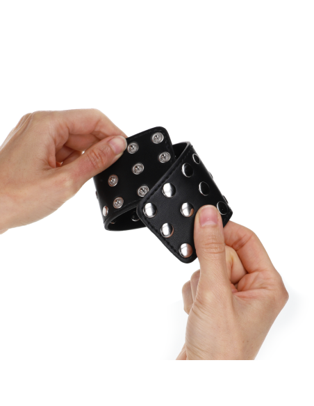 KINK - WRIST RESTRAINTS WITH SNAP FASTEN FULL OF RIVETS BLACK ADJUSTABLE 19-24 CM X 5.5 CM