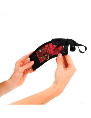 KINK - SCANDAL WRIST RESTRAINTS RED-BLACK LACE DETAILS 24.5 CM X 6.5 CM