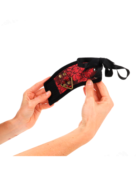 KINK - SCANDAL WRIST RESTRAINTS RED-BLACK LACE DETAILS 24.5 CM X 6.5 CM