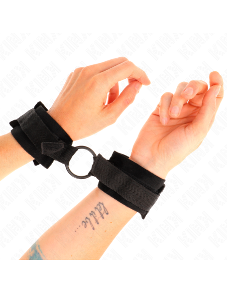 KINK - BEGINNER FUR HAND CUFFS 25 CM WITH O-RING 4 CM BLACK ADJUSTABLE 15-25 CM
