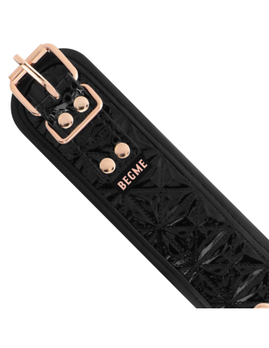 BEGME - JUODOS KLASĖS ANTKAKLIS SU SPENELIŲ SPAUSTUKAIS IR NEOPRENINIU PAMUŠALIU